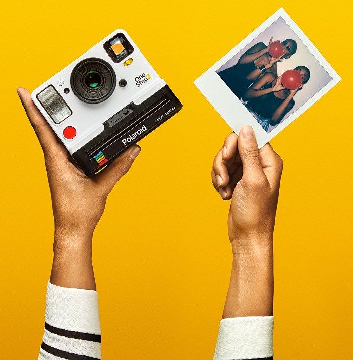 Instantánea: Característica de las fotografías que se obtienen y entregan rápidamente en el fotomatón